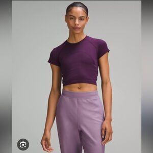 Lululemon swiftly cropped short sleeve in dramatic magenta